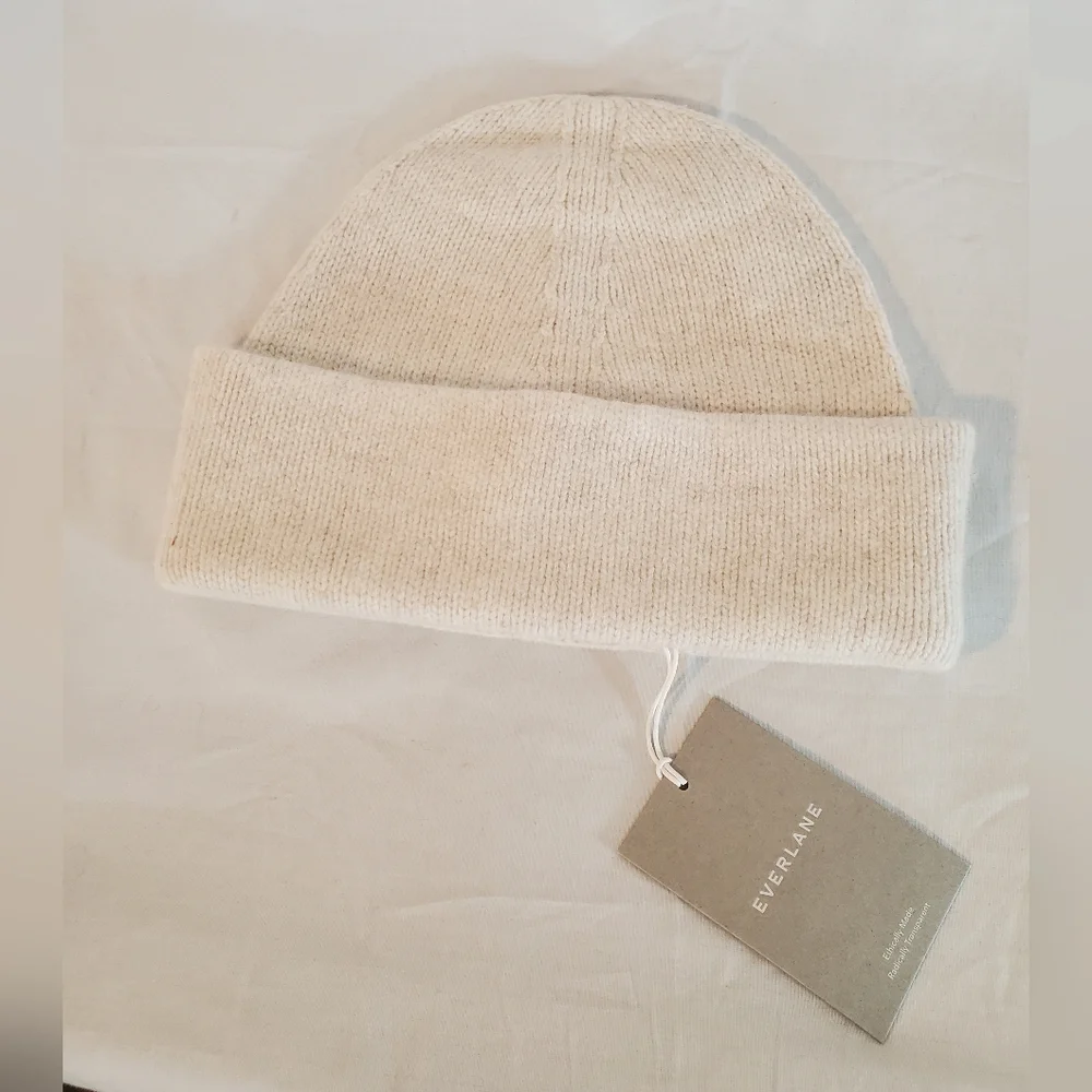 Lot of 3 Unisex Cashmere (2) & Wool (1) Ribbed Knit Beanies One Size New Tags